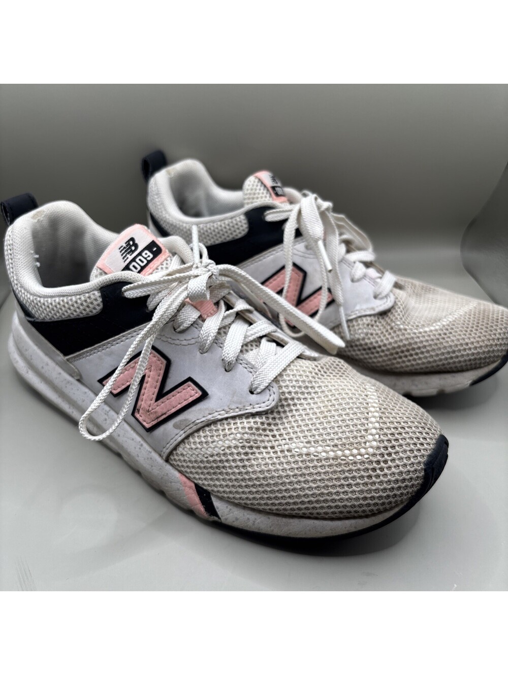 Women’s New Balance 009 Gray Pink Black Color Wave Size 8 Us